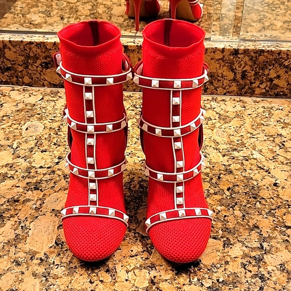 Rockstud Valentino Garavani Ankle red boots. Size EU. 37.5. Also fits 7. US. - Picture 4 of 10